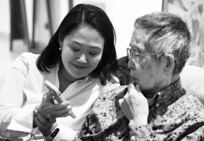 NOTA 8 KEIKO Y ALBERTO FUJIMORI