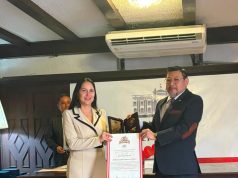 ALCALDESA DE MAYNAS, PAOLA BANCES CHÁVEZ, RECIBE RECONOCIMIENTO DEL CONGRESO DE LA REPÚBLICA A TRAVÉS DEL CONGRESISTA GUSTAVO CORDERO JON TAY