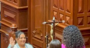ASÍ JURO COMO DIPUTADA NARY PINASCO, LA NUEVA FUJIMORISTA: