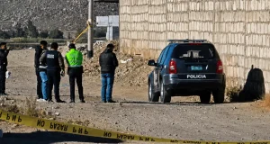 Arequipa: insólito, les roban fusil y pistolas a dos policías dentro de su propio patrullero