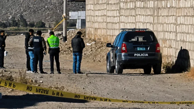 Arequipa: insólito, les roban fusil y pistolas a dos policías dentro de su propio patrullero